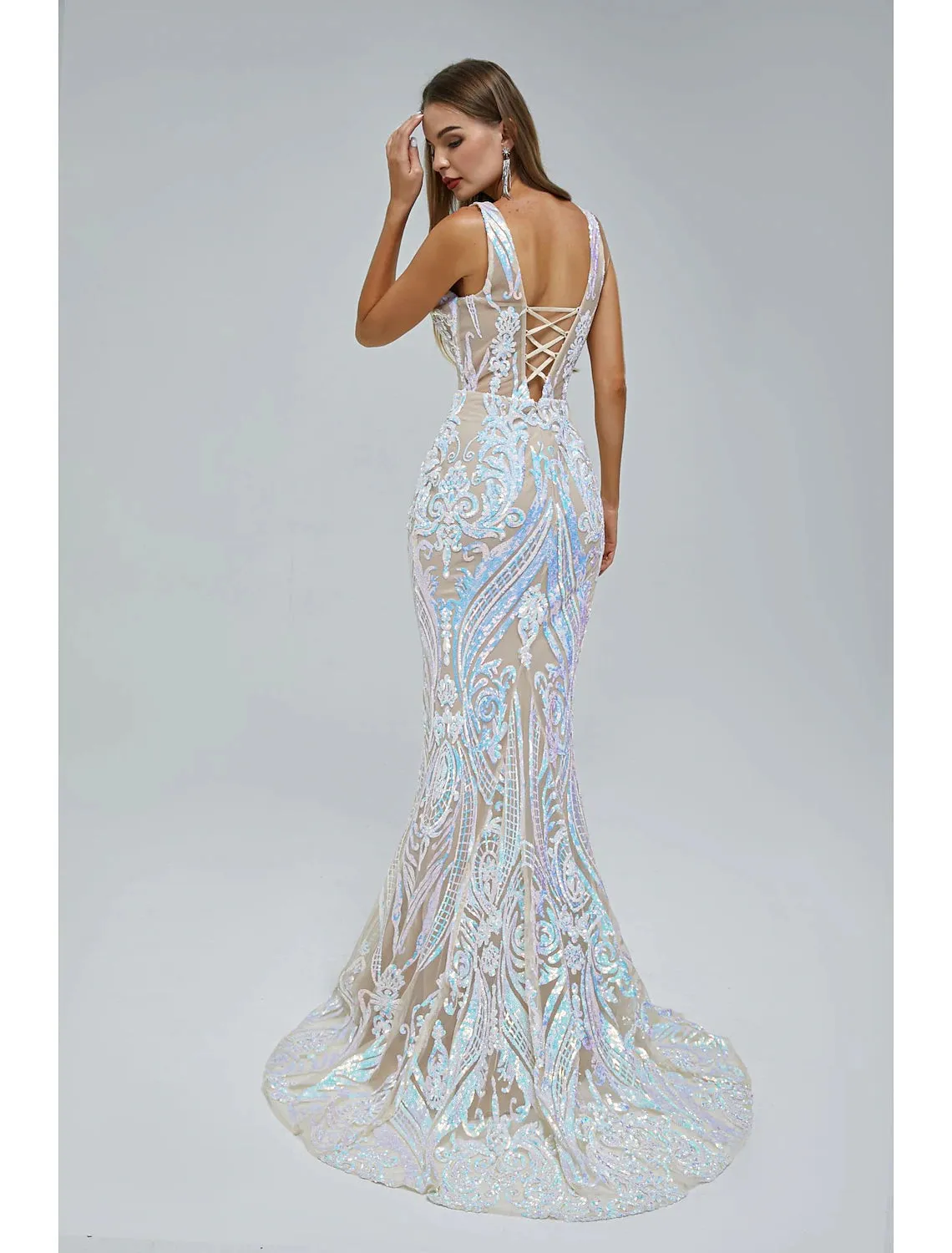 Luolandi Mermaid / Trumpet Evening Gown Sparkle & Shine Dress Wedding Guest Engagement Court Train Sleeveless V Neck Sequined