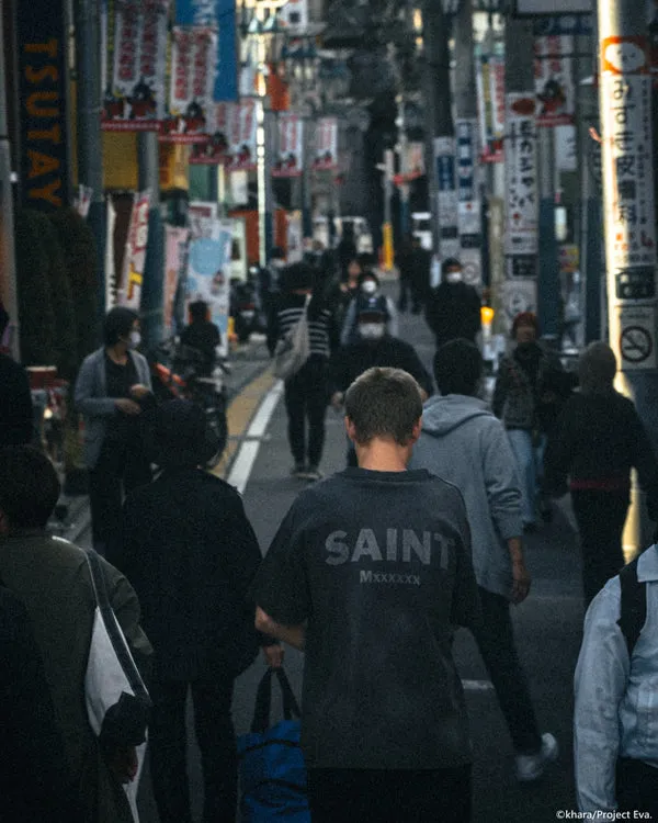 SAINT MICHAEL/EV_SS TEE/NEON GNSIS/BLK